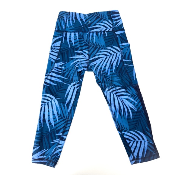 🌴 Old Navy Active Go-Dry 3/4 Capri Leggings Blue Palm Medium Pockets Retail $45 - Picture 12 of 13